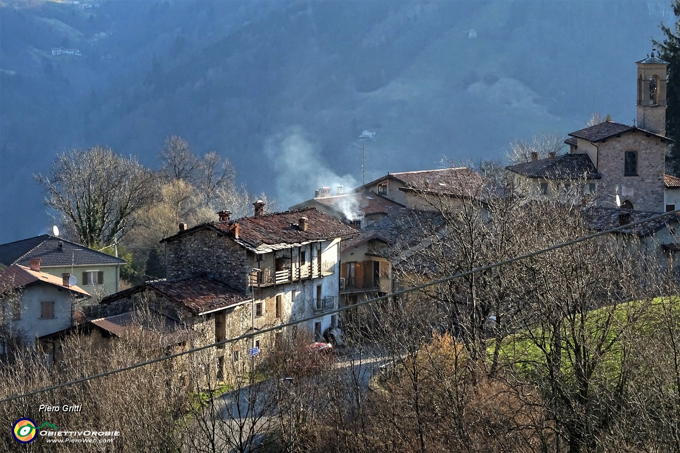 11 Vista sull'abitato del piccolo borgo antico di Alino.JPG